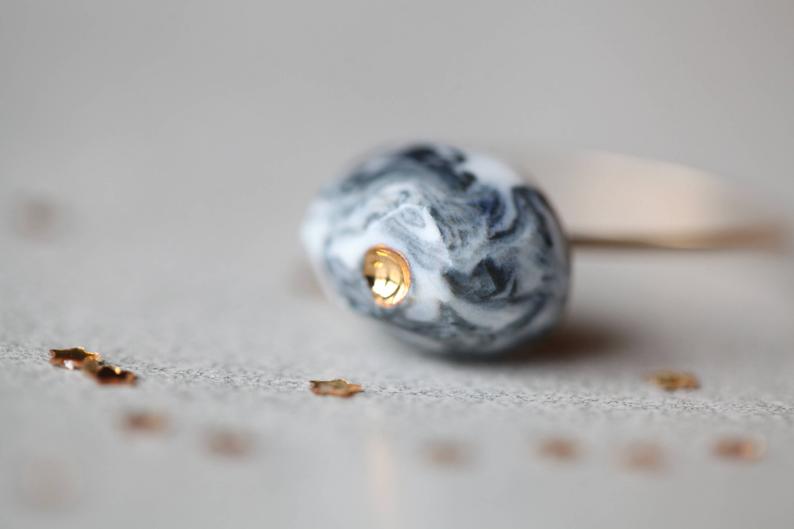 Laxá, porcelain ring, glazed and painted with gold