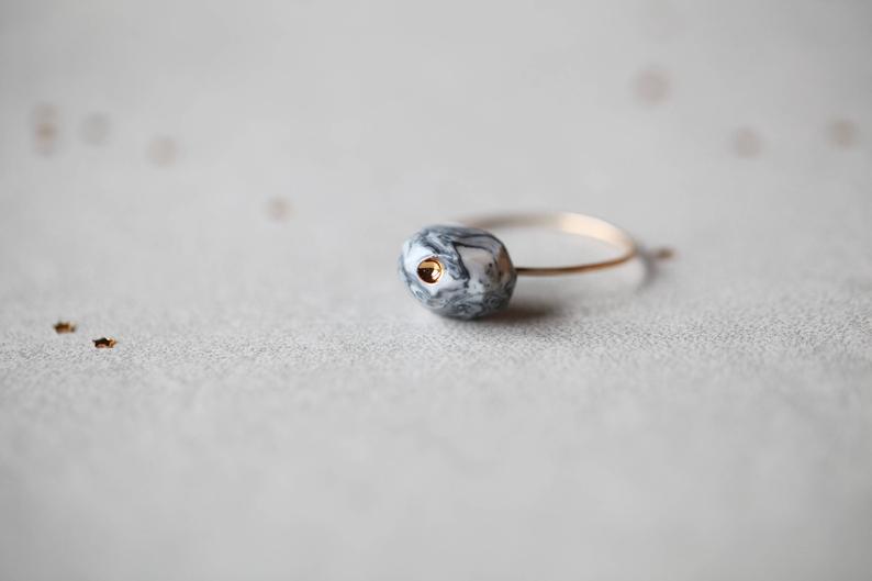 Laxá, porcelain ring, glazed and painted with gold