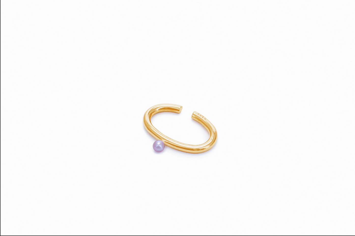 OVAL EAR CUFF WITH PEARL